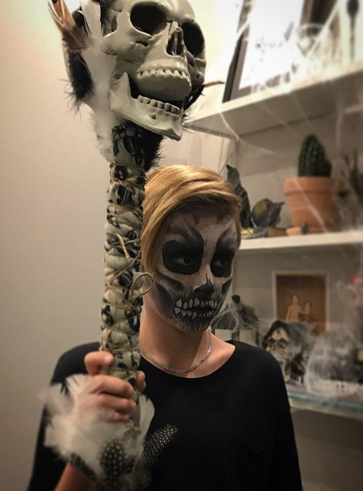 Linus, 10 år från Trollhättan, föreställer ett läskigt skelett. Bilden har mamma Emelie F skickat in.
