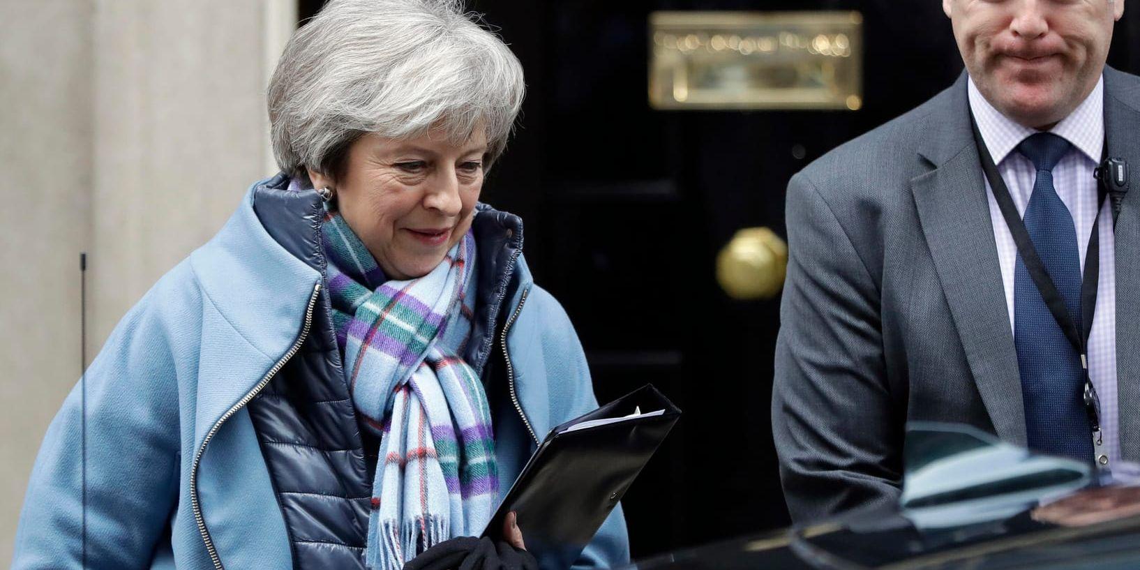 Den brittiska premiärministern Theresa May har två veckor på sig att förhandla om utträdesavtalet med EU inför nästa planerade omröstning i underhuset i London.