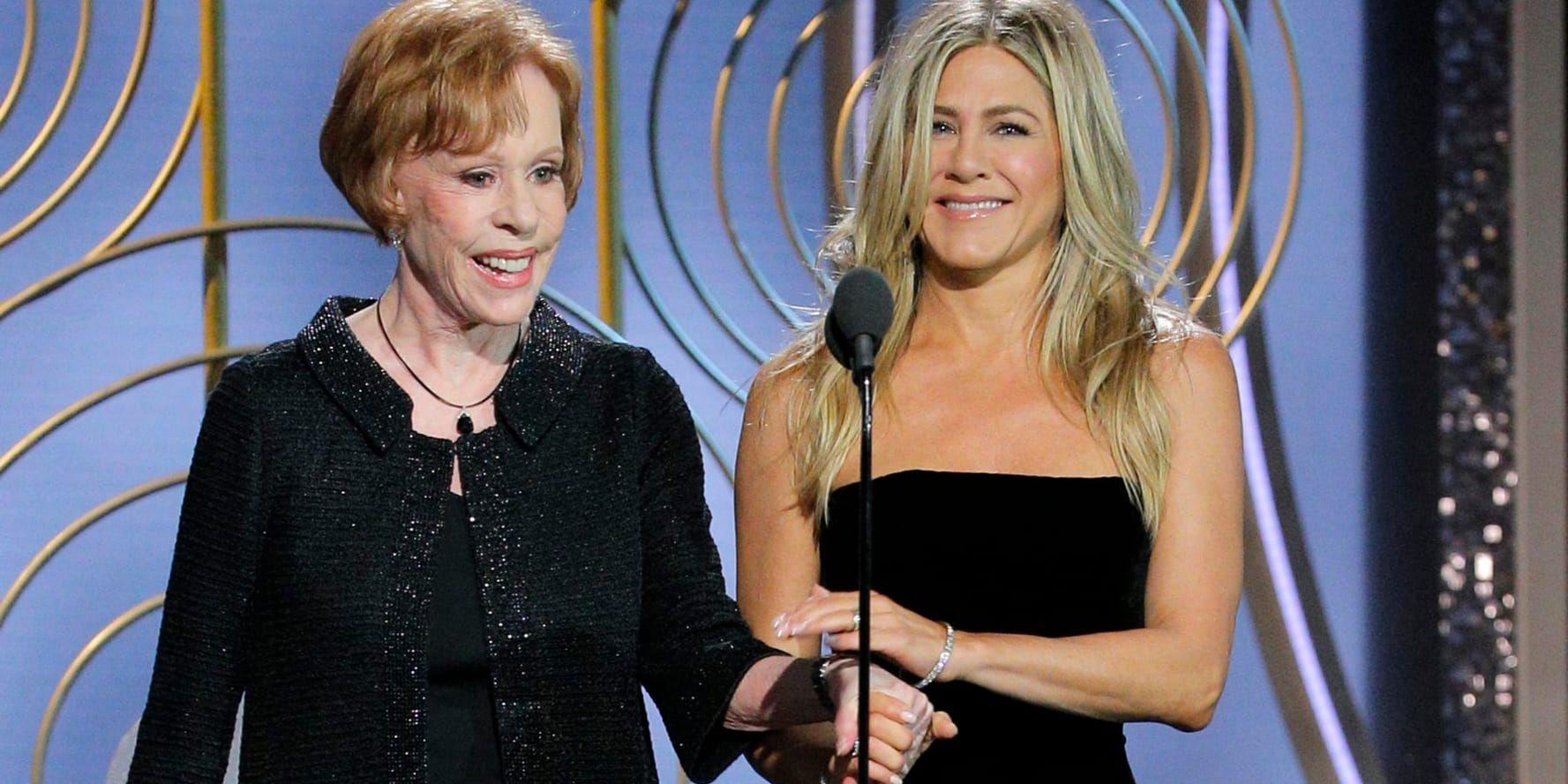 Carol Burnett tillsammans med Jennifer Aniston under Golden Globes prisceremoni 2018. Arkivbild.