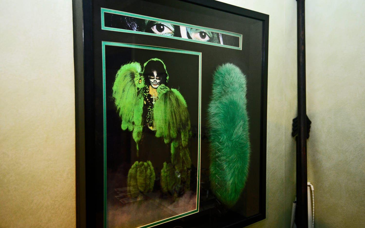 En del från Peter Criss outfit som användes under turnén som följde albumet ”Dynasty” 1979.