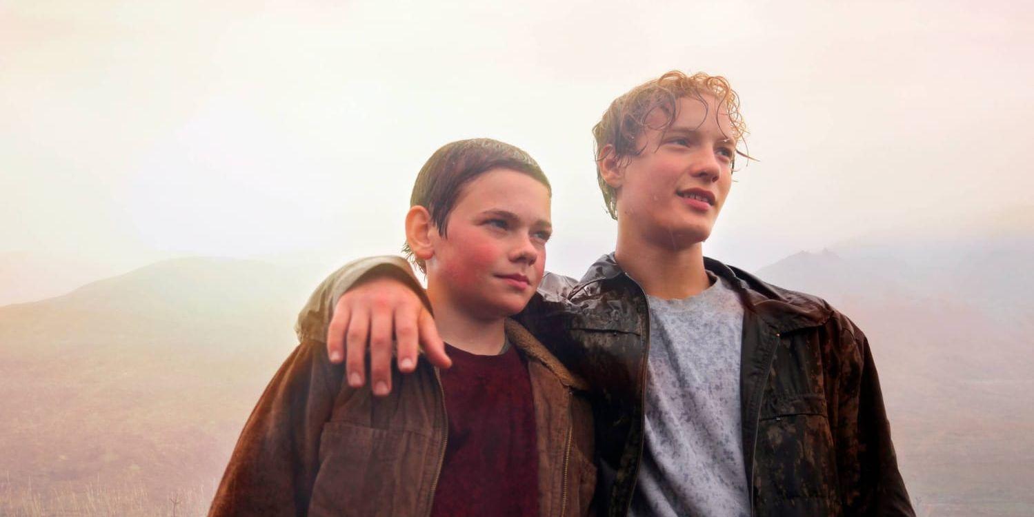 Tonårspojkarna Thor och Kristján (Baldur Einarsson och Blær Hinriksson) brottas med kärleken och behovet av att passa in, i den isländska filmen ”Heartstone”. Pressbild.