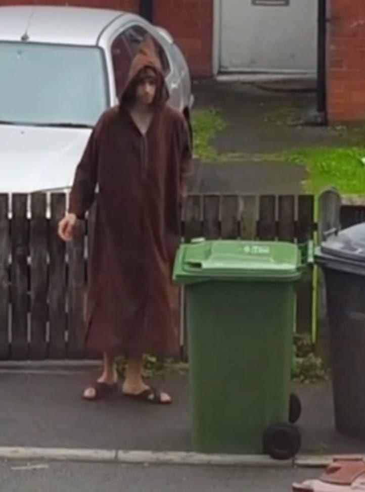 Det här ska föreställa Salman Abedi utanför sitt hem i juli 2016. Bilden släpptes av Sky News under torsdagen. Bild: TT