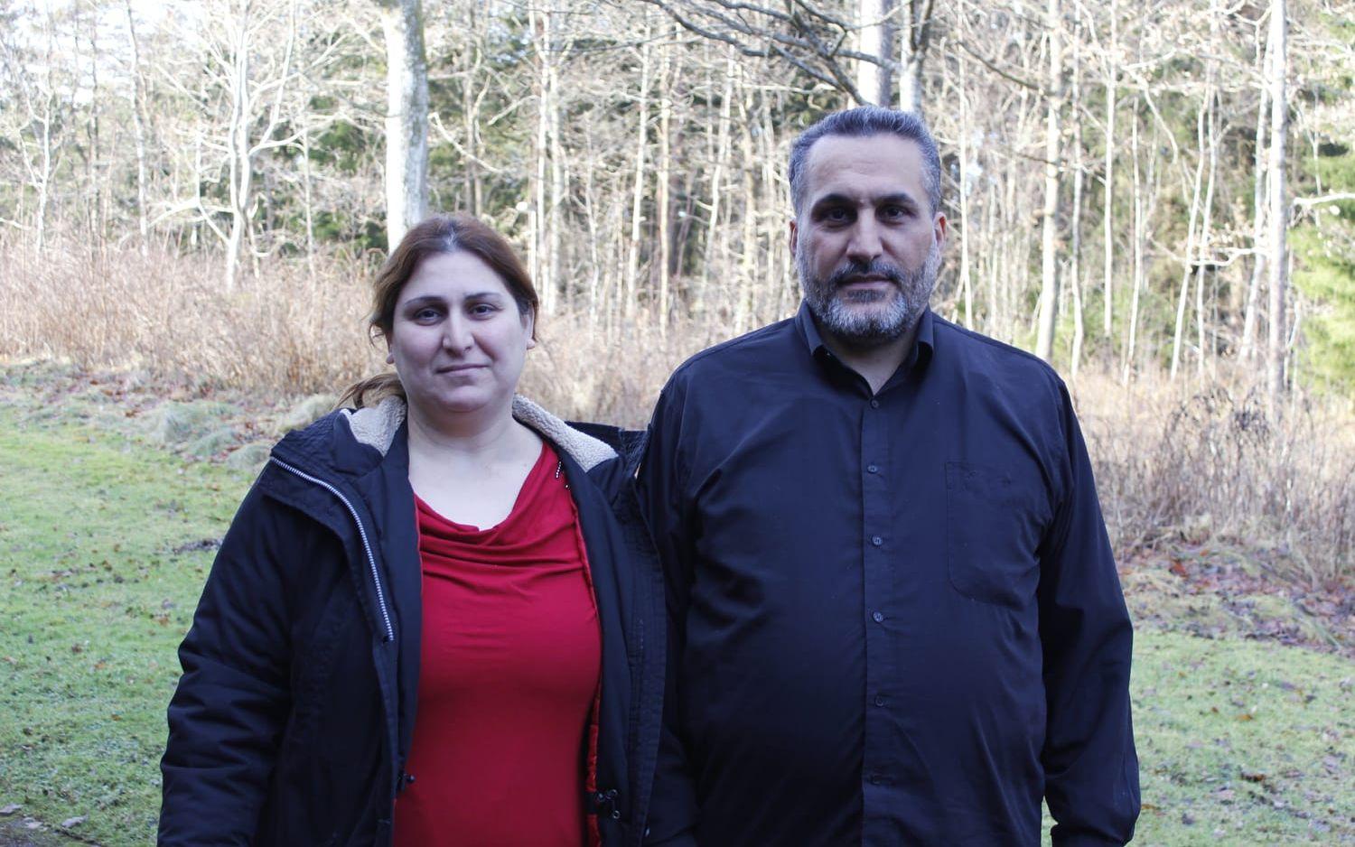 Längtar. Reta och Ajam Elyas från Syrien har uppehållstillstånd i Sverige tillsammans med yngste sonen Markus, sex år. Äldsta sönerna Georg och Cristian befinner sig i Libanon och de längtar efter familjen.
