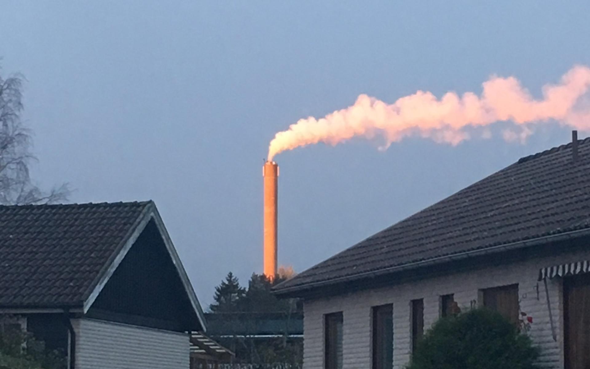 Det enda solen lös på i morse vid klockan 8.20 var vår skorsten på värmekraftverket i Lextorp, skriver Linda Johansson.