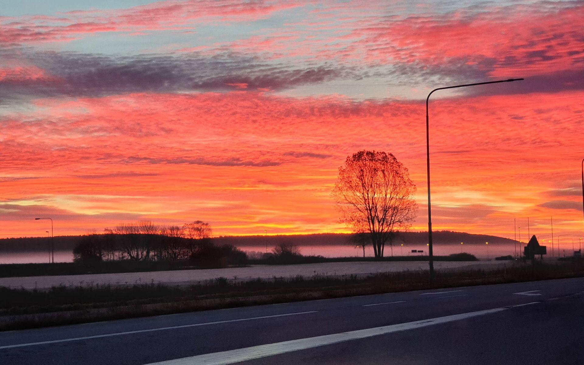 En bild på soluppgången i början av veckan, skriver Lars Larsson.
