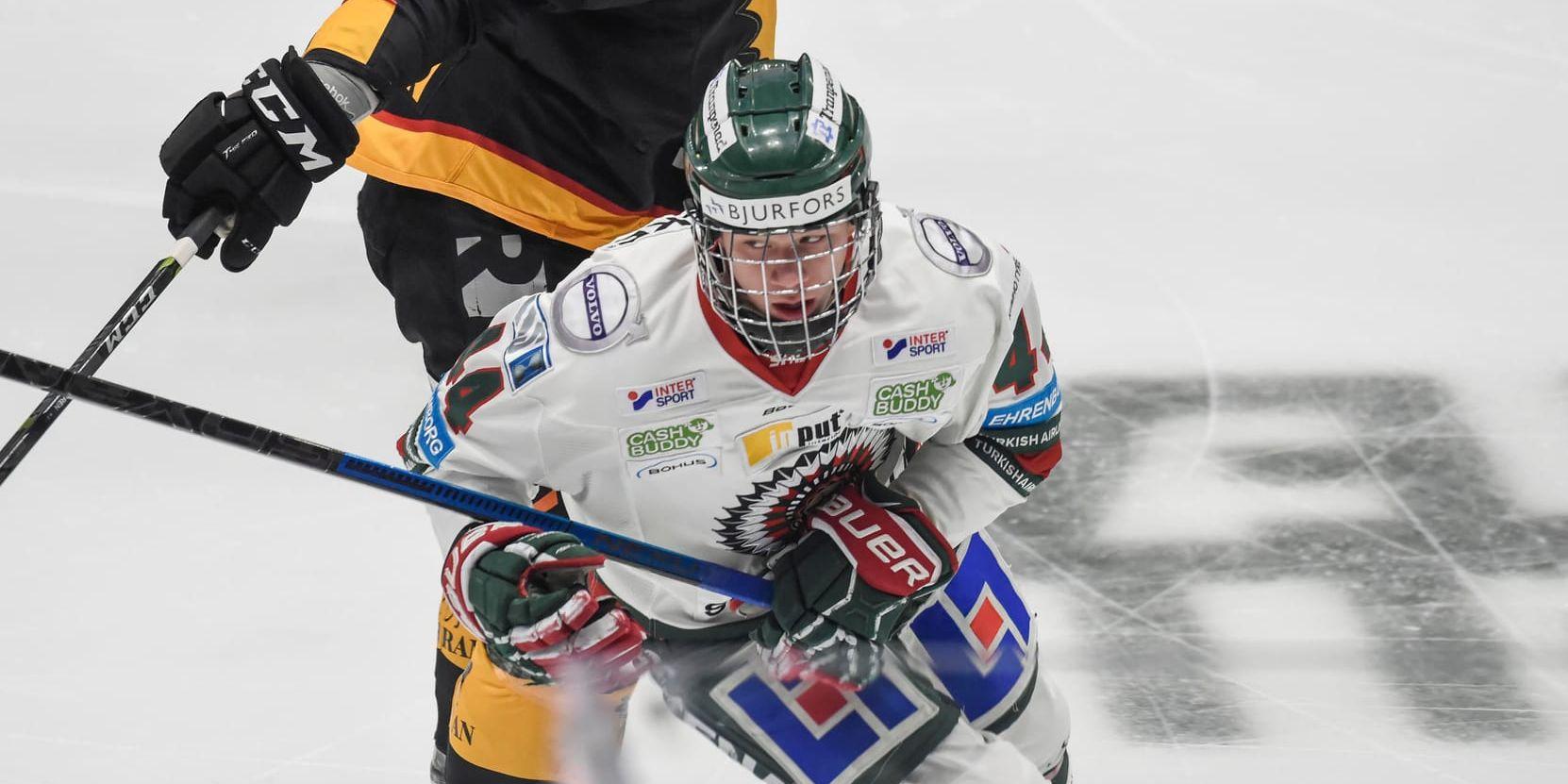 Frölundas 16-åring Lucas Raymond gjorde sitt första SHL-mål i bortamötet med Skellefteå.