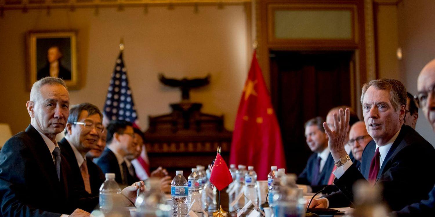 Delegationerna, ledda av Liu He på vänster sida och Robert Lighthizer på höger sida, vid samtalens inledning i Washington på onsdagen.