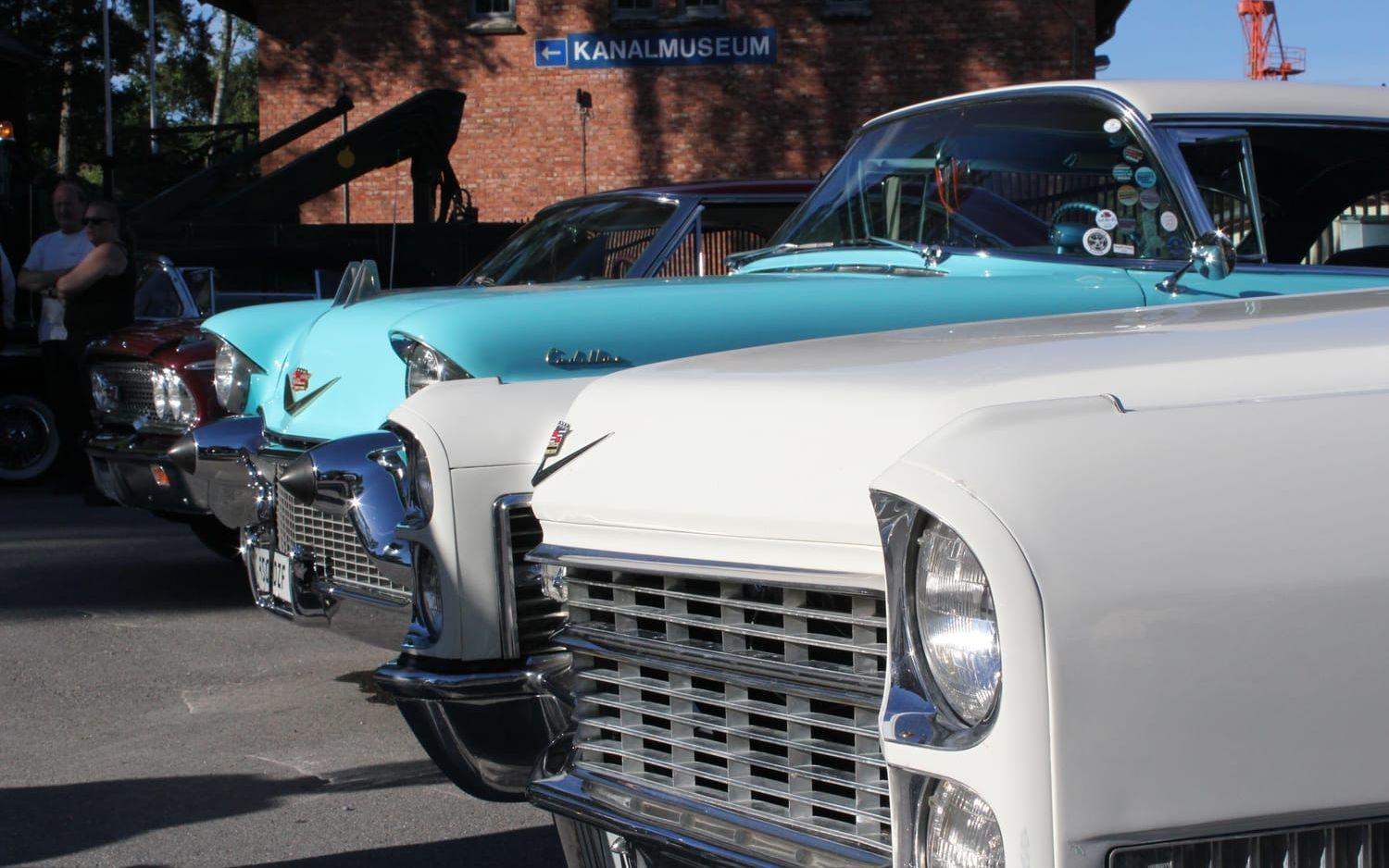 Cadillac är populärt och här stod ett par uppradade vid Kanalmuseum.