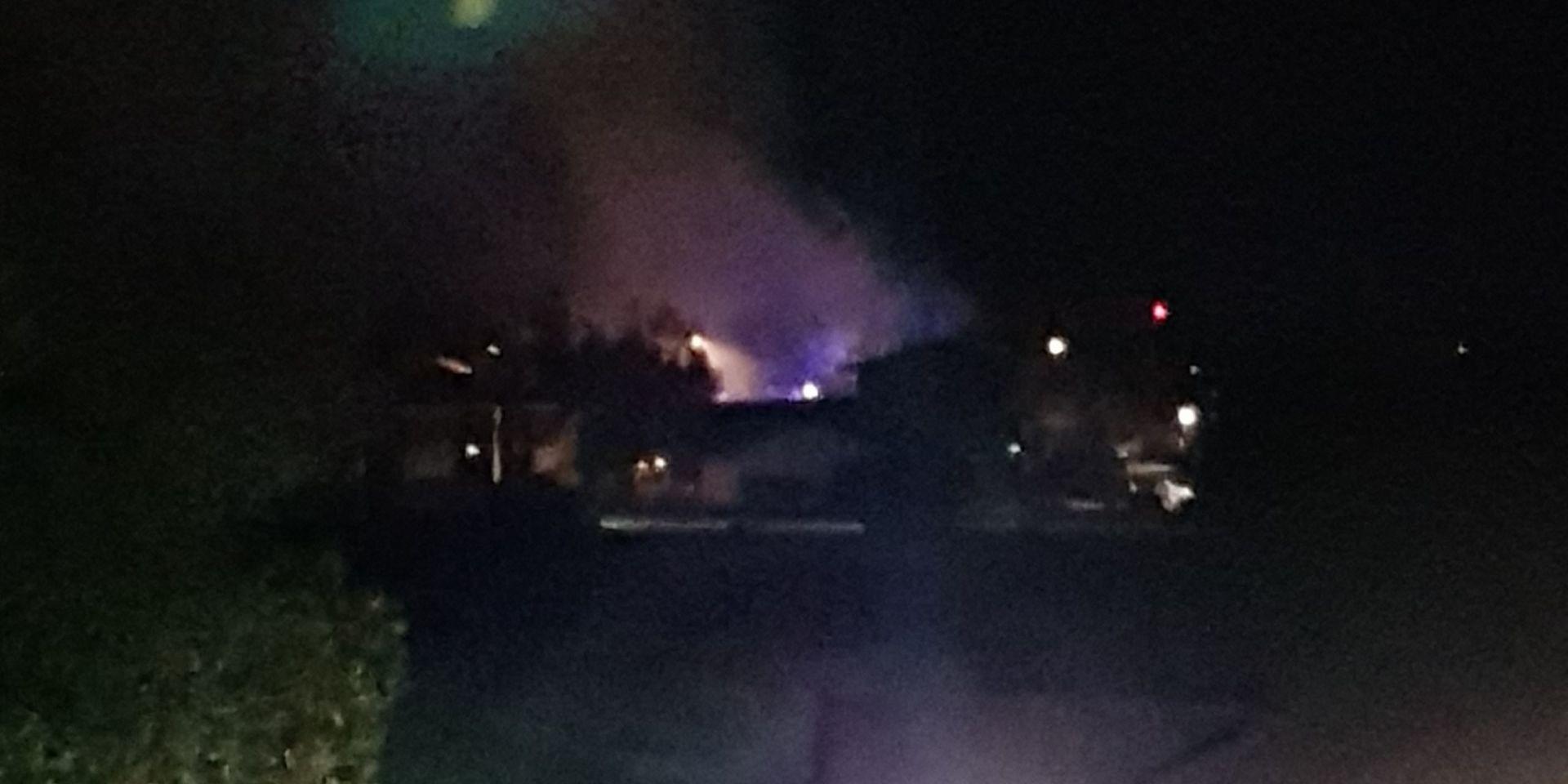 En tipsare har sett elden från bilbranden från balkongen på jobbet.