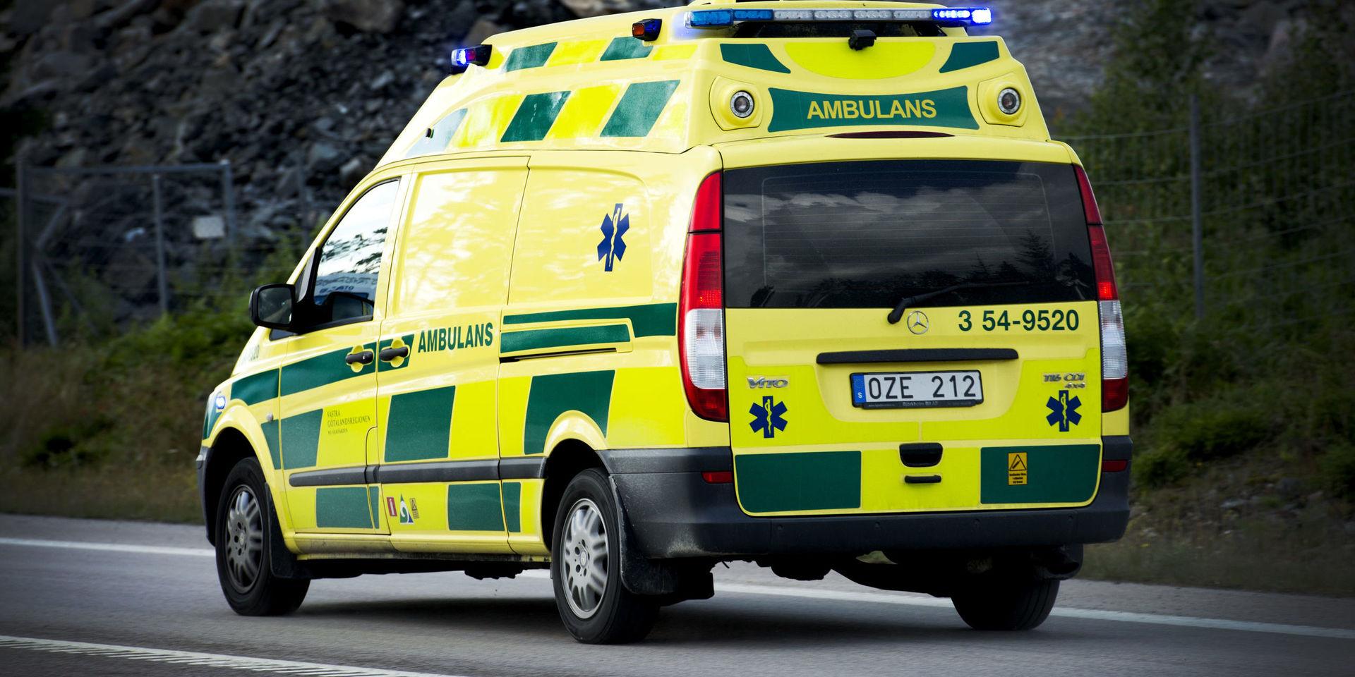 En ambulans fick köra en bilist till Näl efter att hen voltat av länsväg 167.