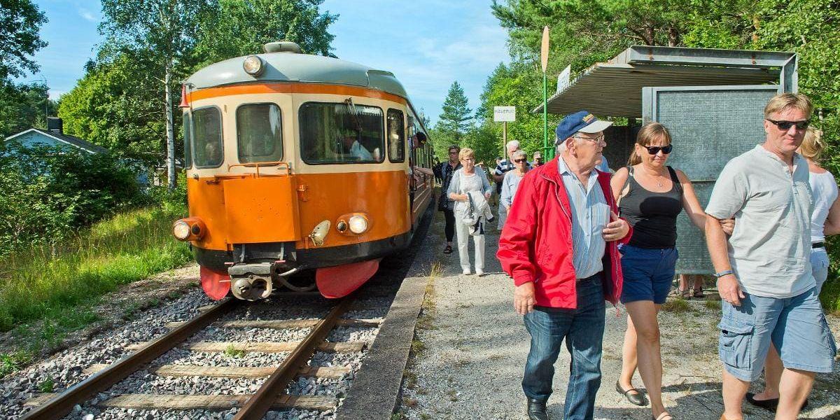 viktig. DVVJ ägnar sig inte bara åt sommartrafik för turister. Godstransporterna på järnvägen är betydelsefull för massaindustrin i norra Dalsland.