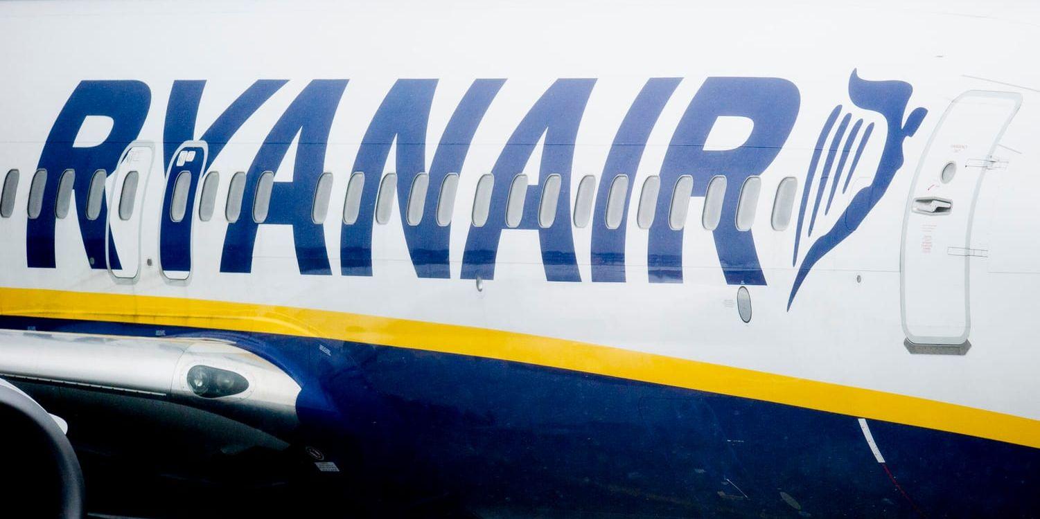 Ryanair ger med sig, accepterar pilotfacket. Arkivbild
