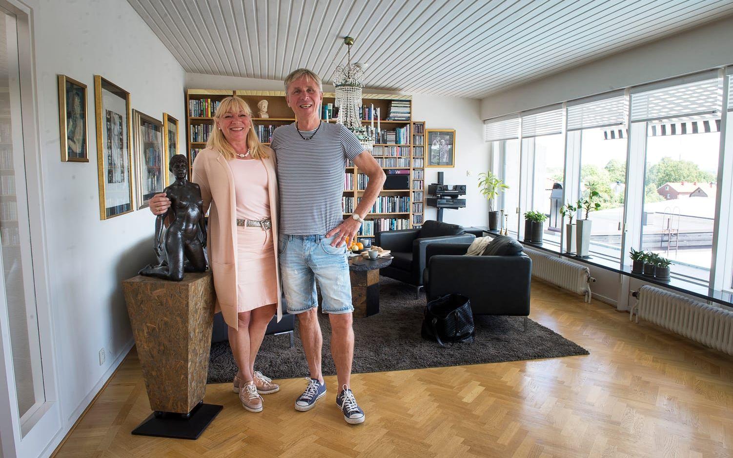 Gertrude Stenlund Nilsson och Cai Nilsson har trivts under sina 15 år i huset. Bild: Jörgen Alström