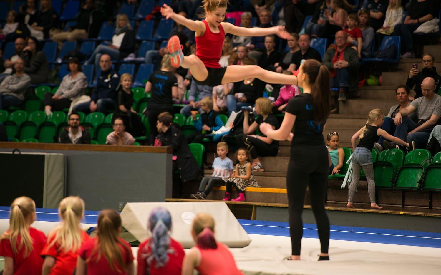 En del gymnaster flög riktigt högt. Bilder: Johanna Josephsson