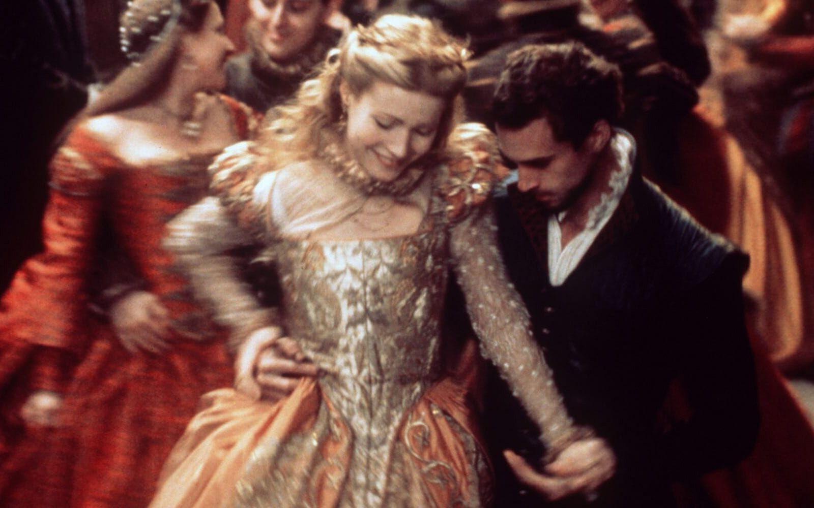 ”You will never age for me, nor fade, nor die.” - Will (Joseph Fiennes) till Viola (Gwyneth Paltrow) i ”Shakespeare in love” från 1998. 7 Oscars blev det för succéfilmen. Den manliga huvudrollsinnehavaren Joseph Fiennes gick dock lottlös från galan, men den laddade kärleksrepliken kan ingen ta ifrån honom. Foto: TT