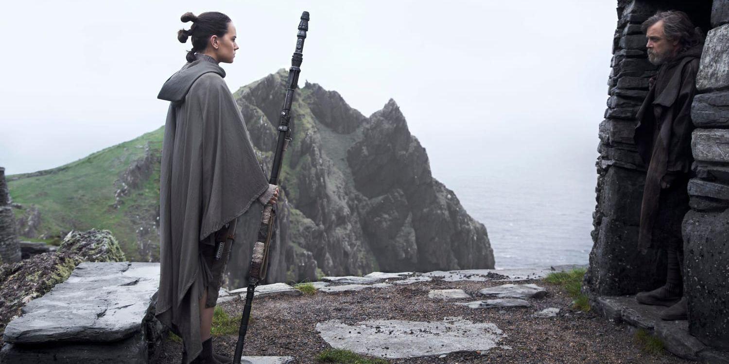 Daisy Ridley och Mark Hamill återvänder till sina roller som Rey och Luke i den nya "Star wars"-filmen. Pressbild.