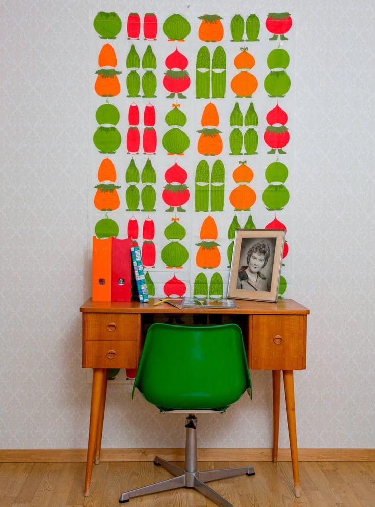 Tyget "Vitamin" är ritat av textilformgivaren Mona Björk, utbildad vid Textilinstitutet i Borås.