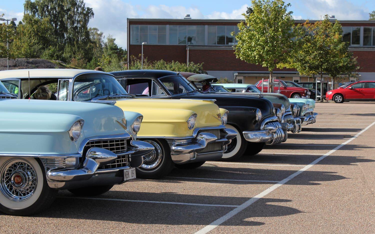 Det fanns många "pärlor" att beskåda på Högskolan Västs parkering. Foto: Suzanne Werner