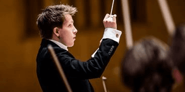Andreas Patrik Hansson, ung och uppmärksammad dirigent från Vänersborg. BIld:Sebastian LaMotte