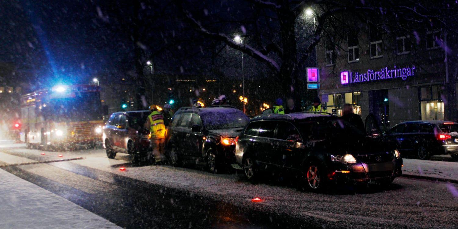 Tre bilar kolliderade på Drottninggatan i Trollhättan vid 17.45 på tisdagen. Bild: Gabriel Andersson
