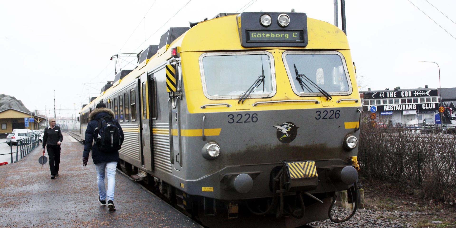 Ett kontaktledningsfel orsakar förseningar och inställda tåg mellan Karlstad och Göteborg. Elfelet drabbar både Västtrafik och SJ:s avgångar på sträckan.