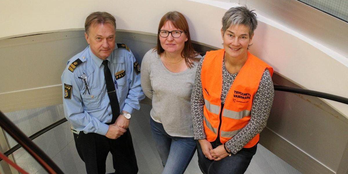 Jack Lennartsson, kommunpolis, och Johanna Linnarsson och och Gigi Cederholm från Trollhättans Stad ser fram mot fortsatt samarbete för tryggheten i Trollhättan.