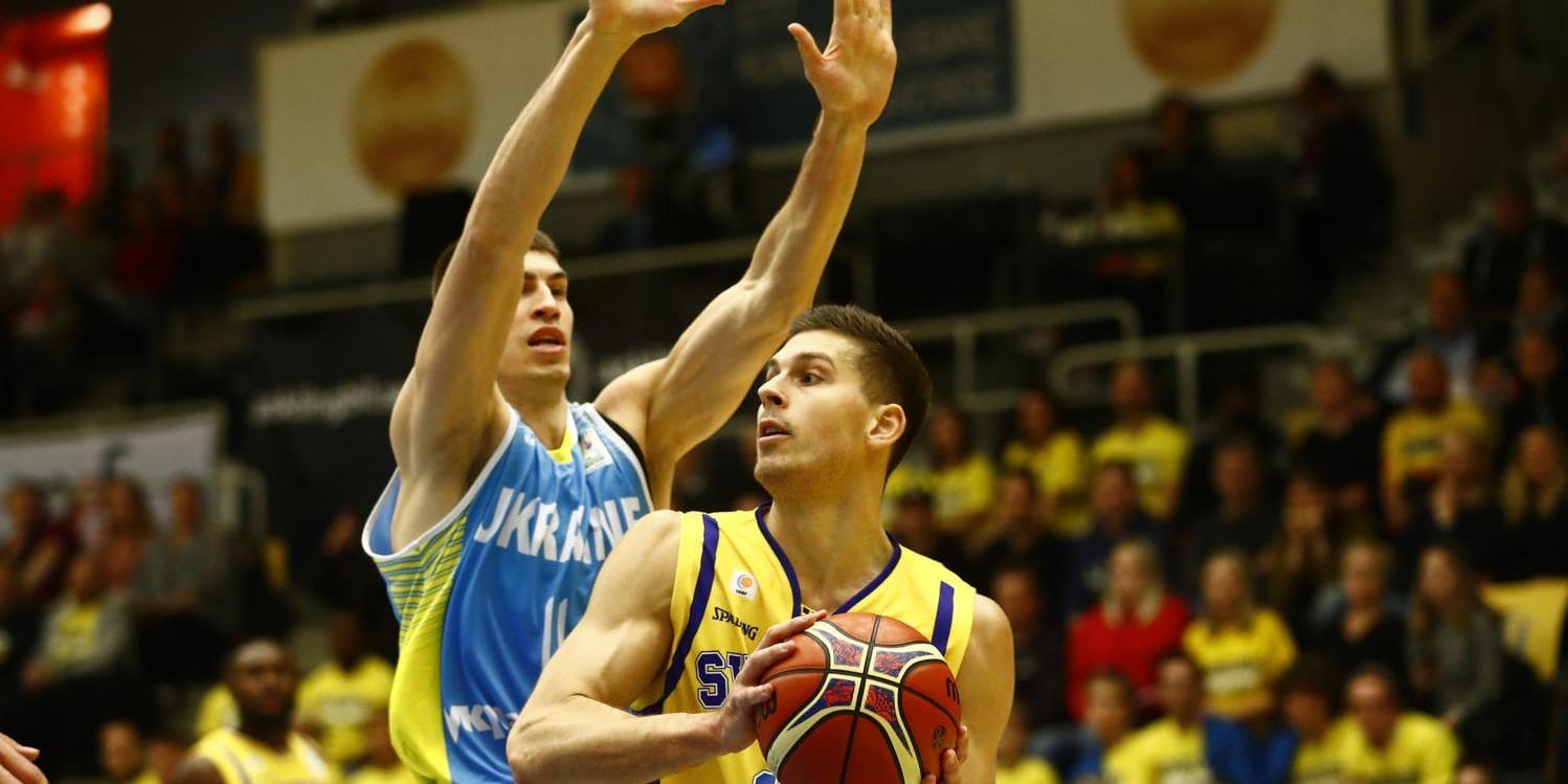 Chris Czerapowicz gjorde 26 poäng mot Ukraina men Sverige föll med 76–84.