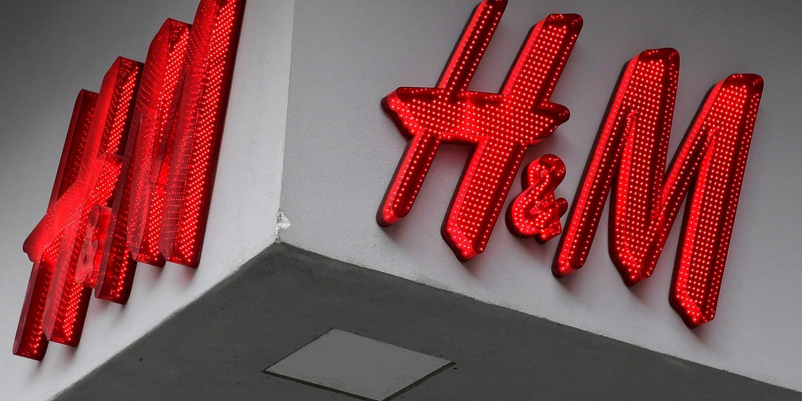 H&M:s aktie rasade och tyngde börsen.