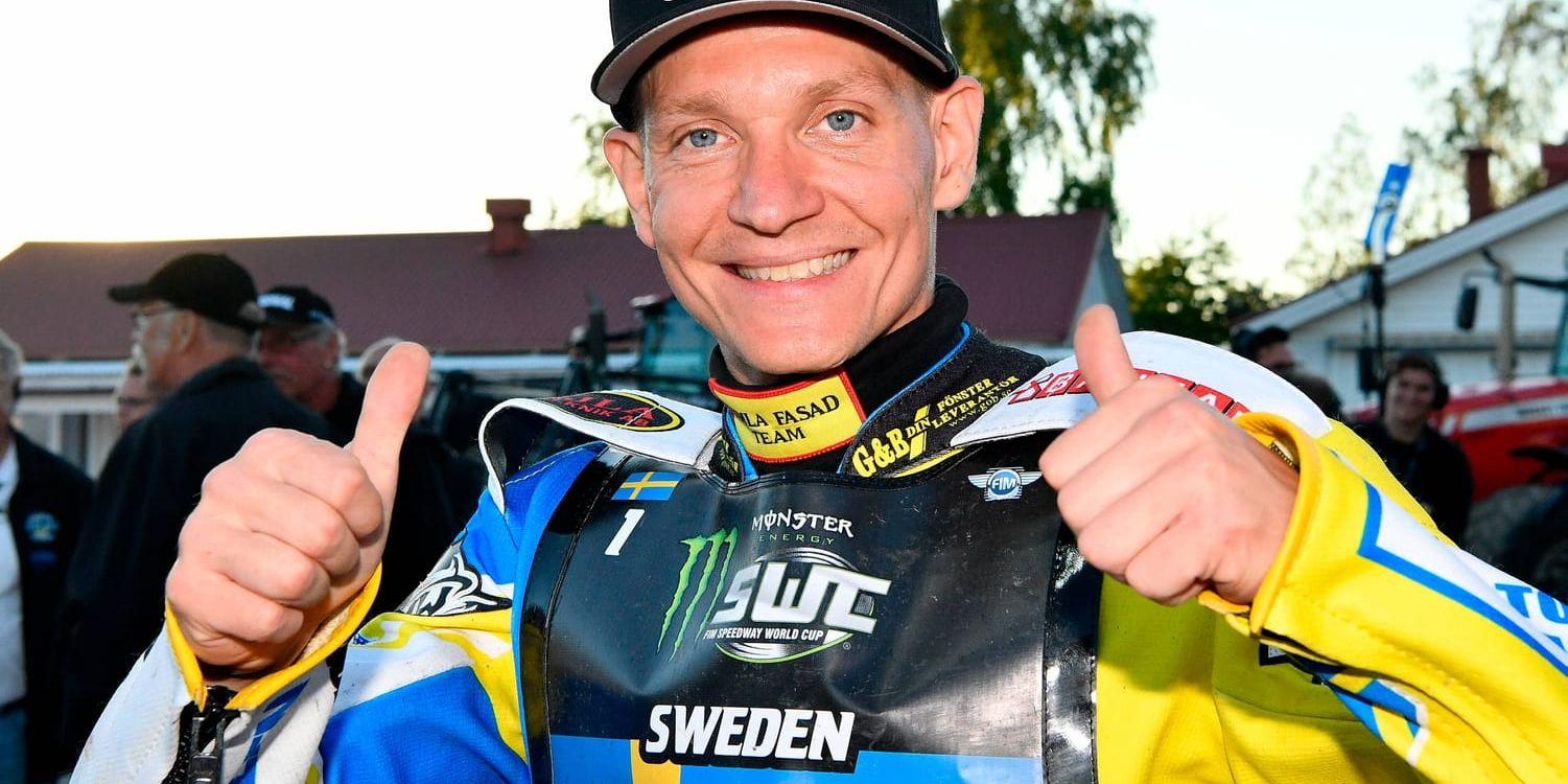 Fredrik Lindgren njuter av att Sverige vunnit lag–VM-semifinalen i Västervik.