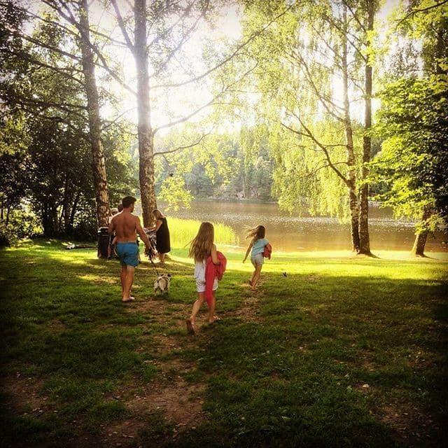 Louise Göthes bidrag, som fotograferades vid Boteredssjön, kammade hem vinsten sommarbildstävlingen. På Instagram heter Louise @lollogothe.