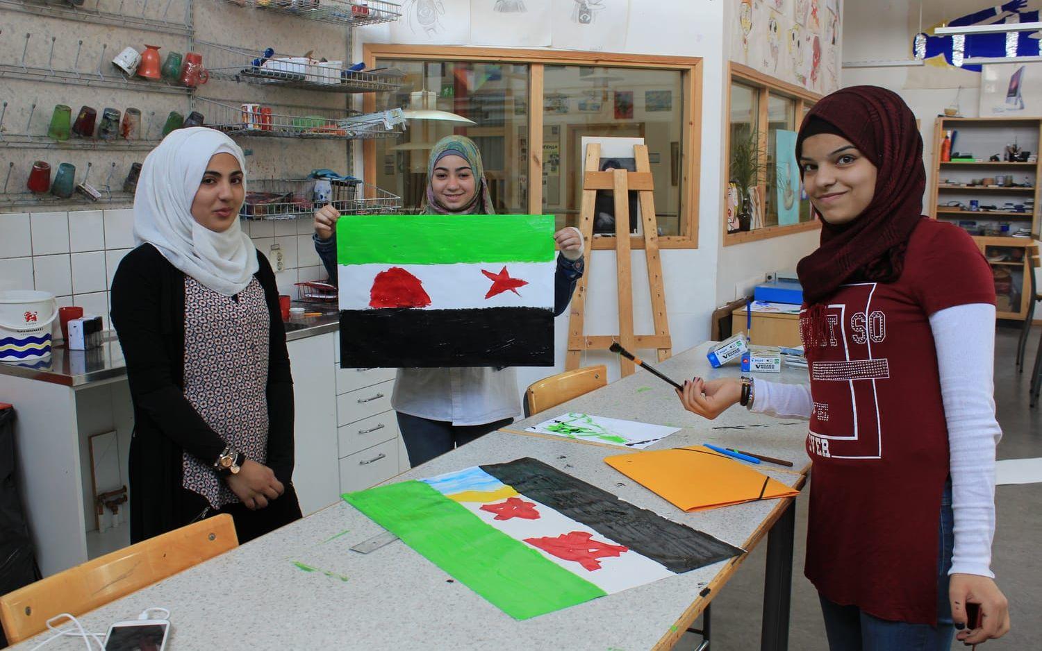 Den syriska flaggan var en av många nationsflaggor som tillverkades av eleverna.