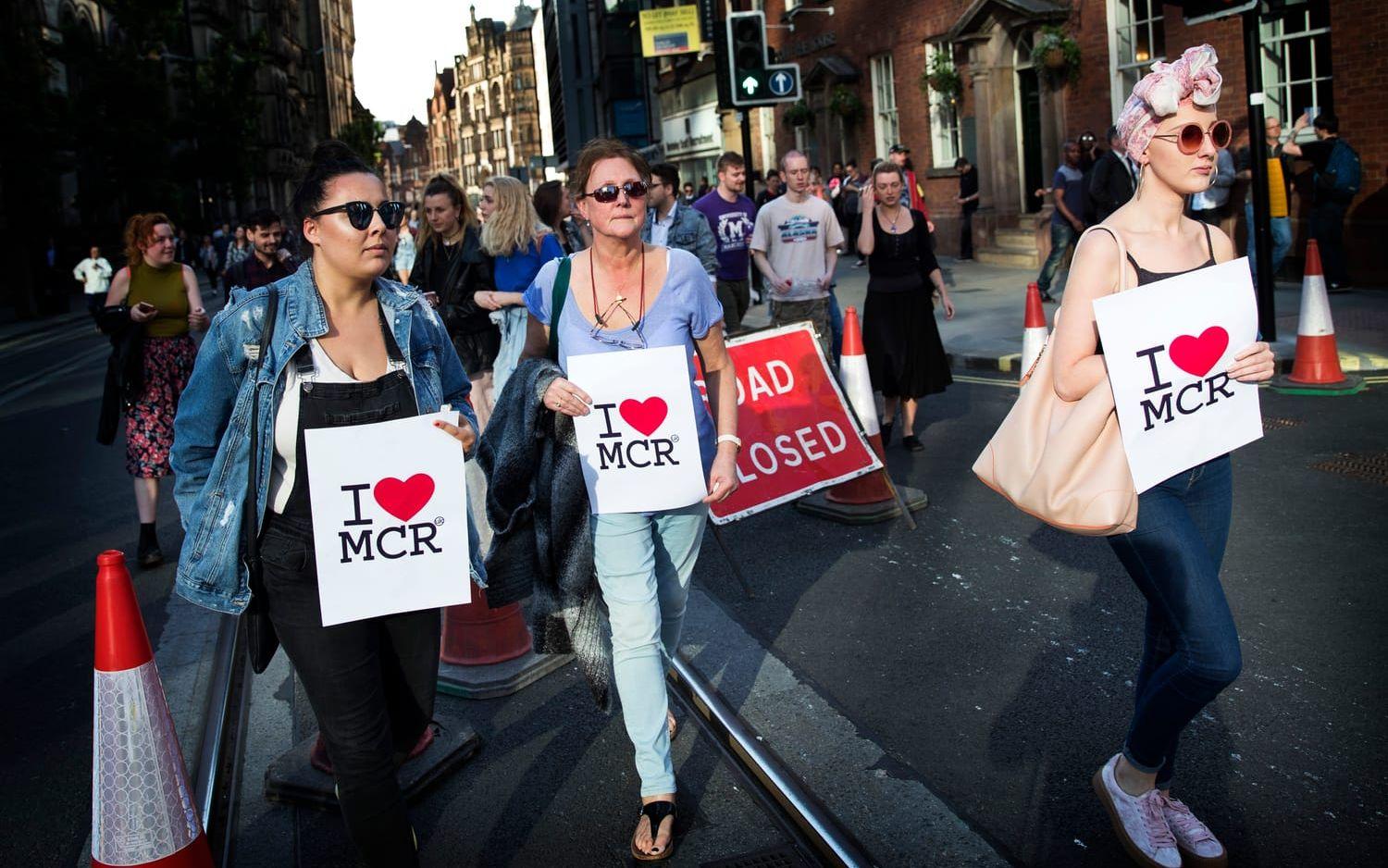 Manchester fylls nu av budskap om kärlek. Bild: Anders Ylander