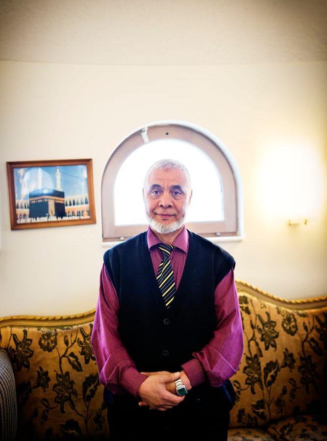 Imamen Mahmoud Khalfi vid Stockholms Moské. Foto: Caroline Tibell