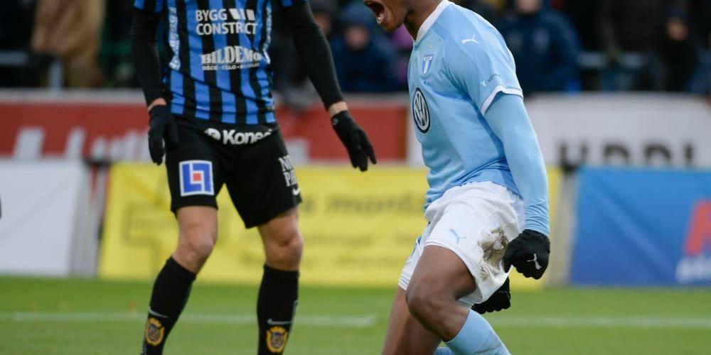 Carlos Strandberg fick både jubla och deppa som målskytt och skadad i 4–0-segern mot Sirius. Här firar Malmö FF-anfallaren sitt 2–0-mål.