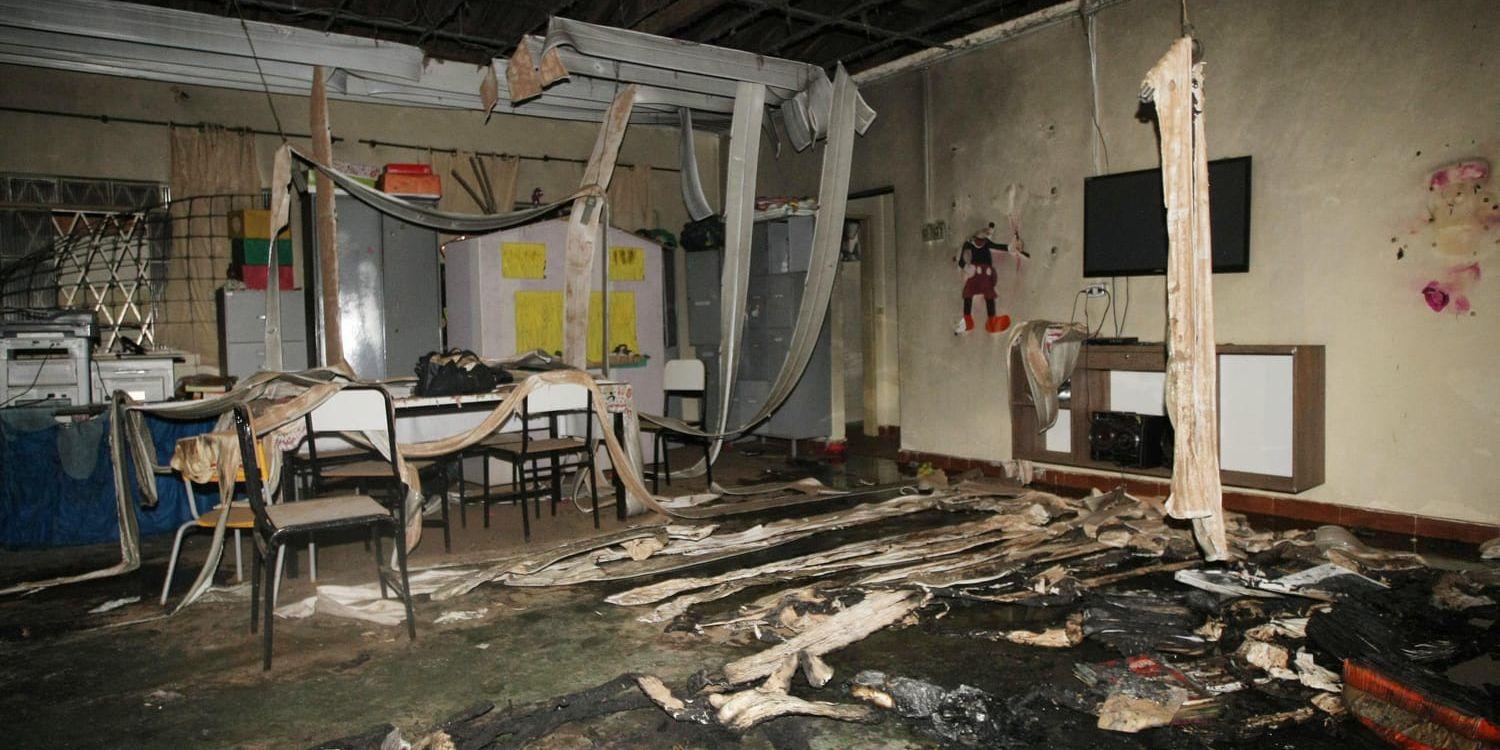 Åtta personer omkom efter att en säkerhetsvakt vid en förskola i staden Janaúba i östra Brasilien tände eld på sig själv och därefter gick i riktning mot sina offer.