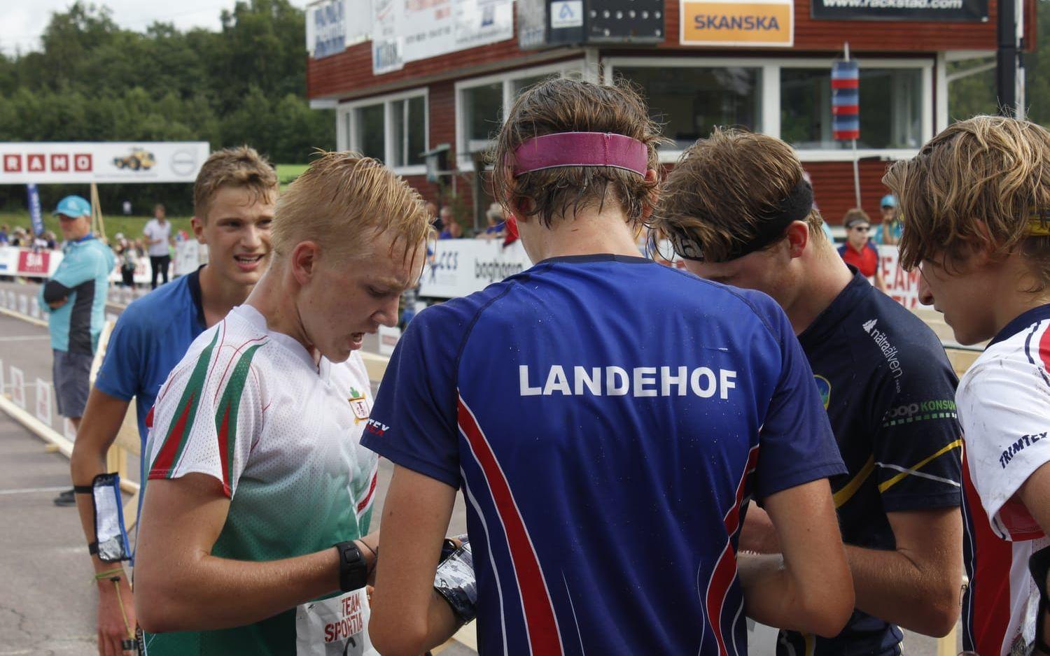 Bild: Toni Andersson. Linus Kristiansson (till vänster) är en av flera TSOK-ungdomar som gör avtryck i resultatlistorna. En fjärdeplats i O-Ringens H16-klass smäller högt och Linus var förstås helnöjd efteråt.