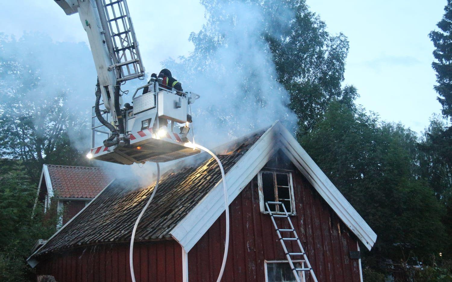 Ett unikt 1700-talshus totalförstördes i en brand i Lilla Edet. Bild: Christer Grändevik
