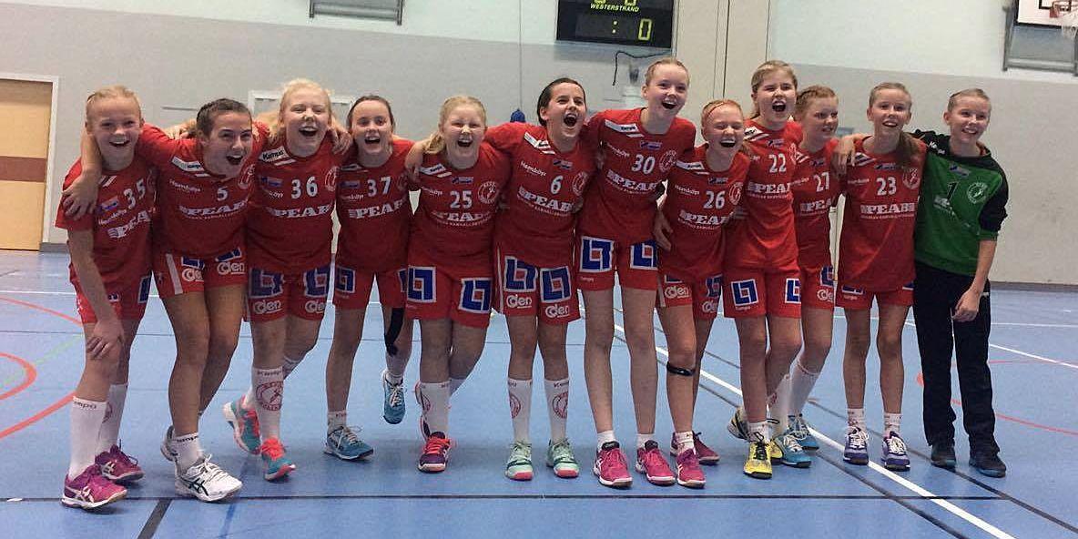 Guldtjejer. KFUM Trollhättans F-05-tjejer vann Hellton Cup i handboll.