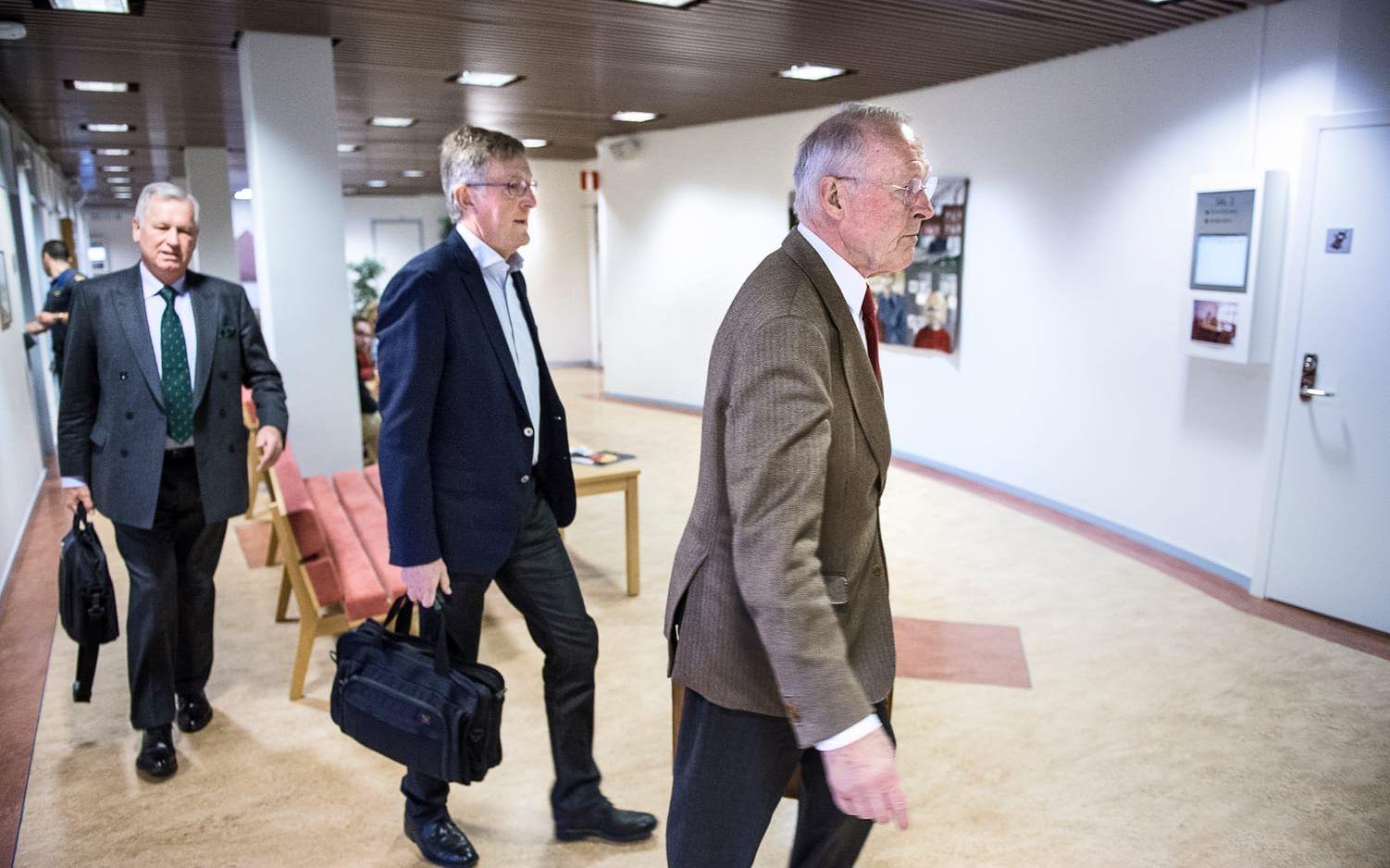 Advokaterna Bengt H Nilsson och Hans Strandberg tillsammans med Jan Åke Jonsson. Bild: Stefan Bennhage