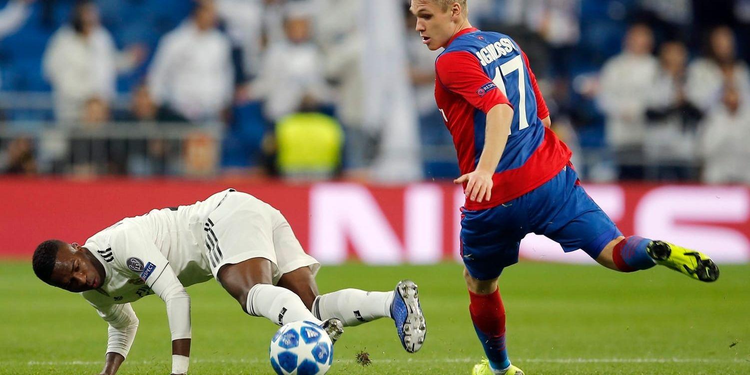 Arnór Sigurdsson (i blårött) vände upp och ner på självaste Real Madrid med ett mål och en assist för sitt CSKA Moskva.