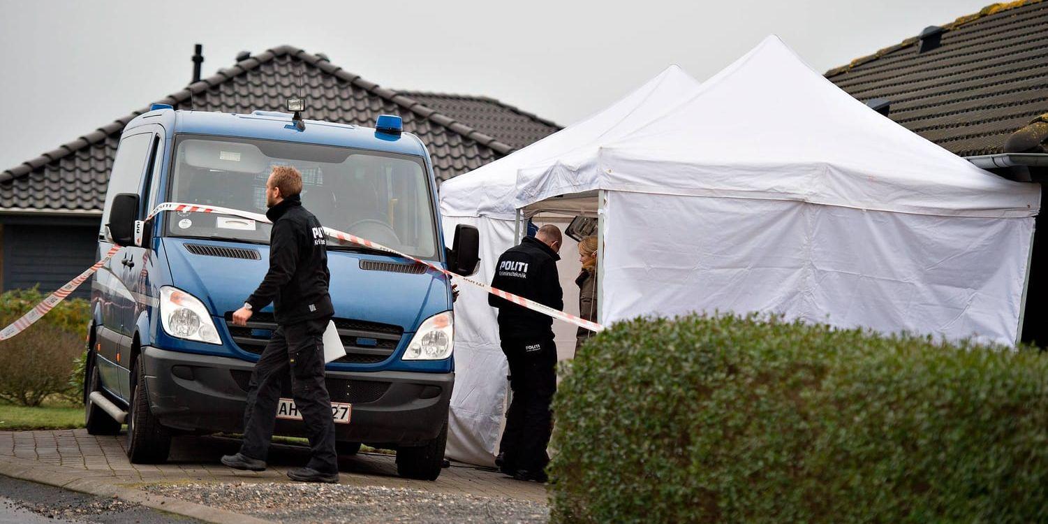 En medelålders man dödade hela sin familj, varav fyra barn, i en villa sydväst om Randers i Danmark.