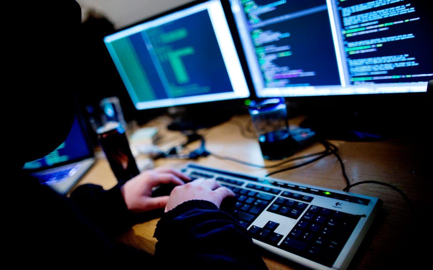 Sedan i fredags har cyberattacken drabbat över 300 000 datorer världen runt. Foto: TT