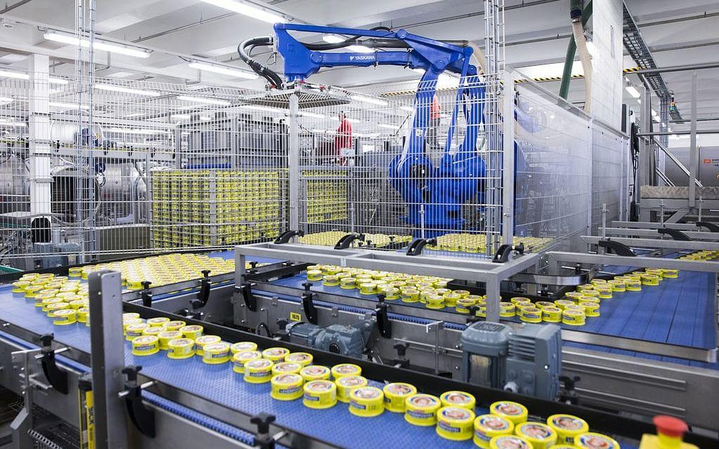 Robotar har redan ersatt många tusen jobb i industrin, både i Sverige och internationellt.
