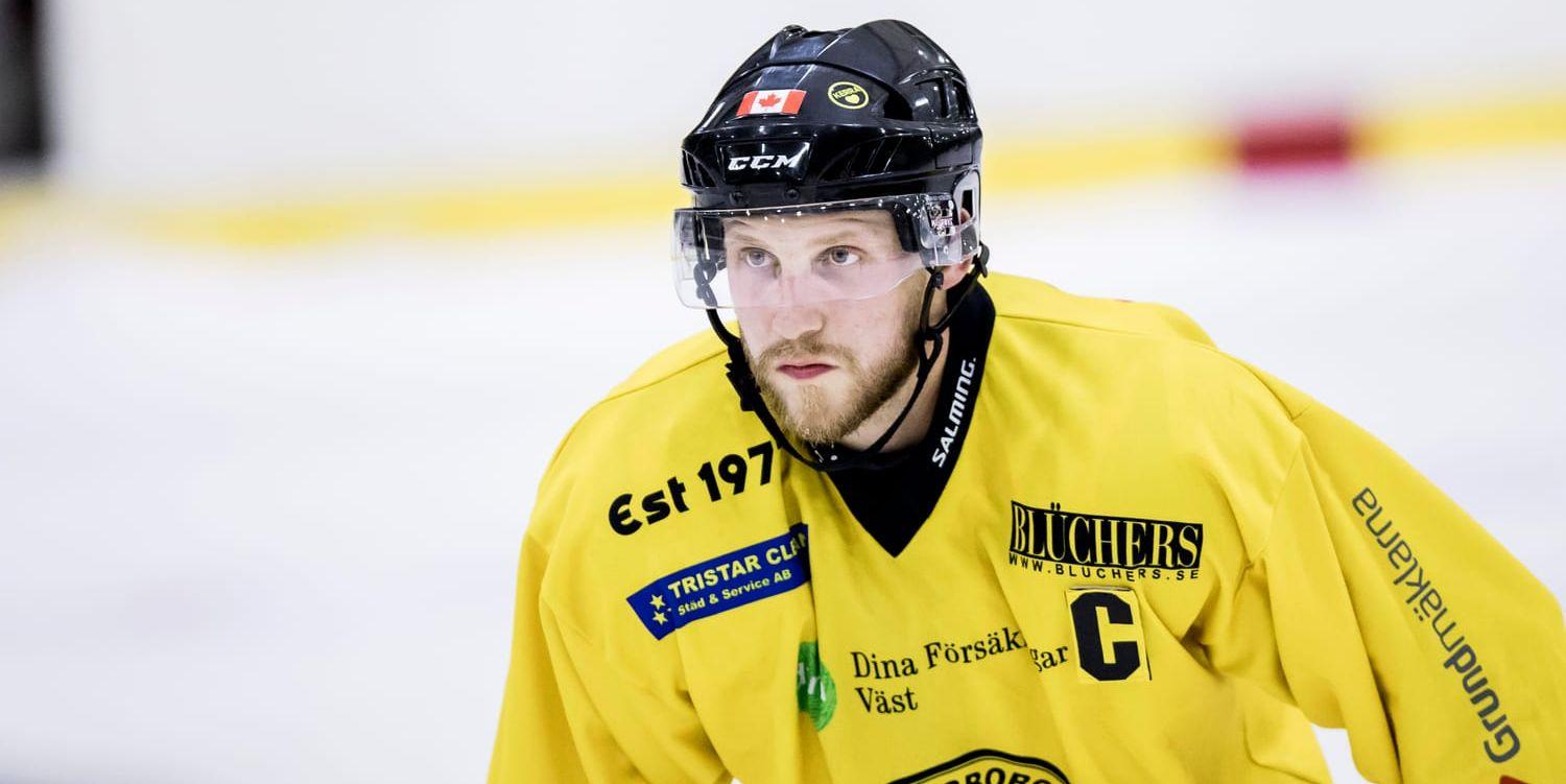 Ryan Wiley, lagkapten i Vänersborgs HC, har skrivit nytt tvåårskontrakt med VHC.
