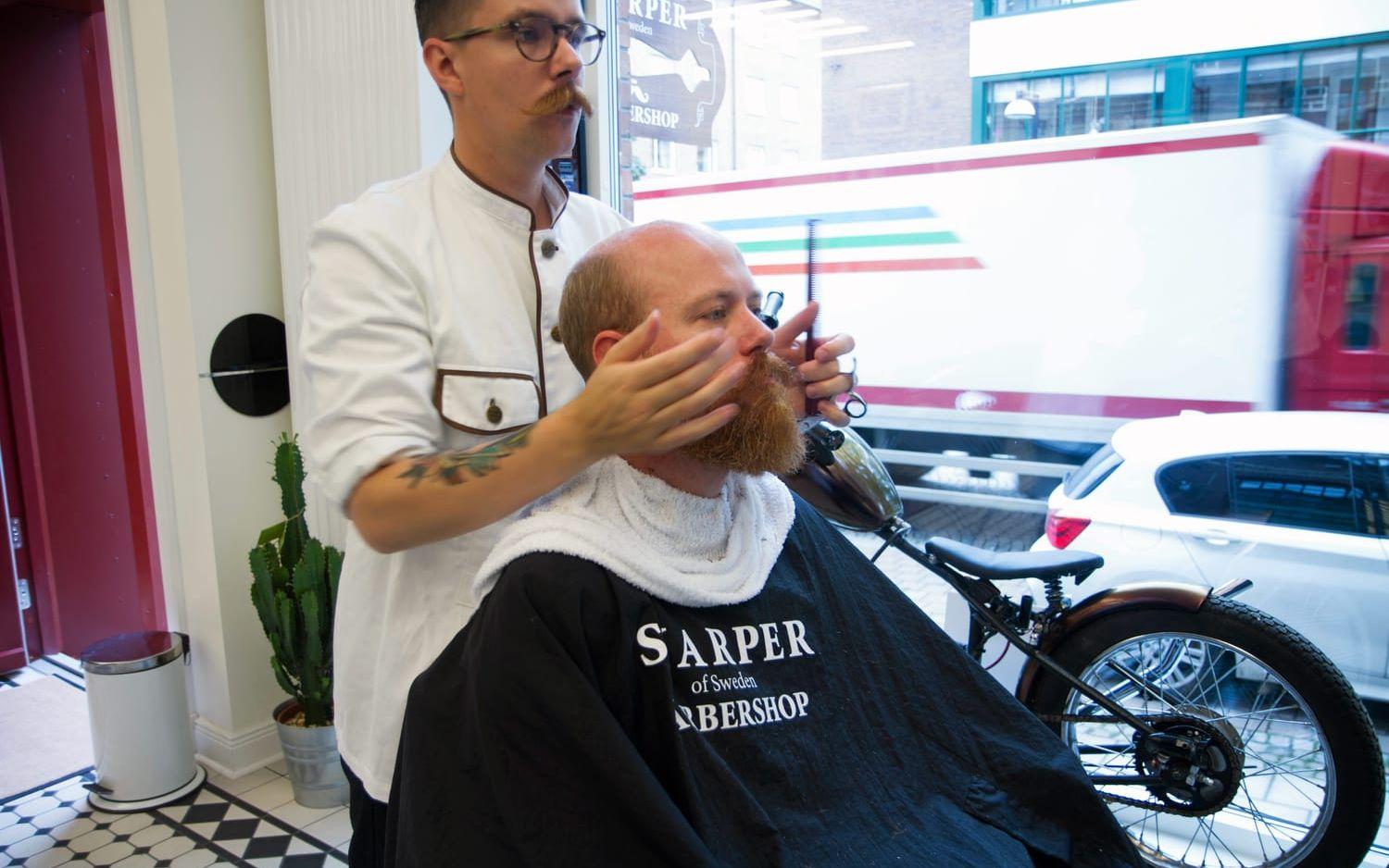 Si så där. Jonas Karlsson är klar och redo för sitt fortsatta skäggprydda livet. Bild: Eva Alverbratt