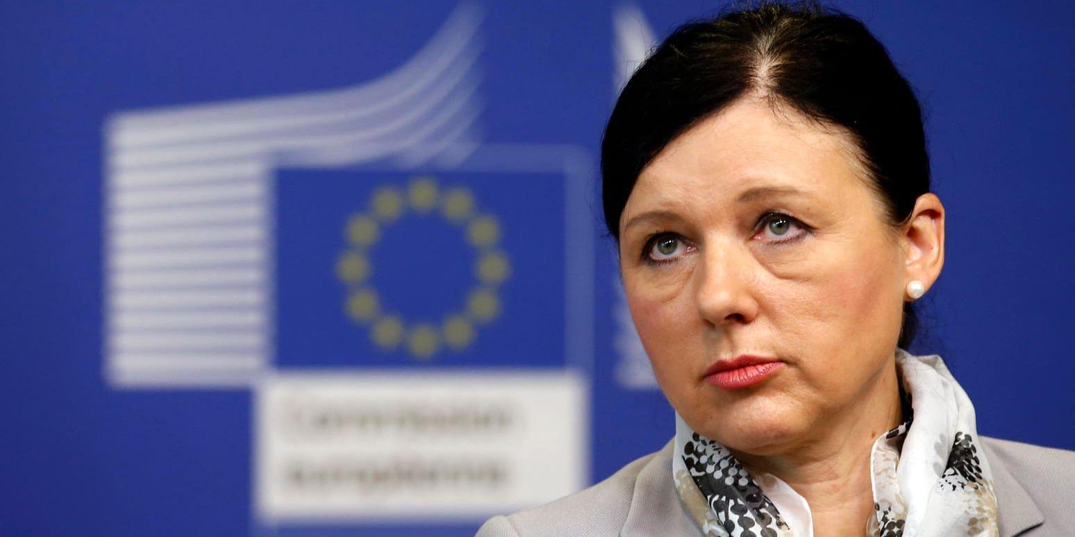 EU:s justitie- och jämställdhetskommissionär Vera Jourova befarar att den senaste tidens vittnesmål om sexuella trakasserier i samhället bara är "toppen av ett isberg".
