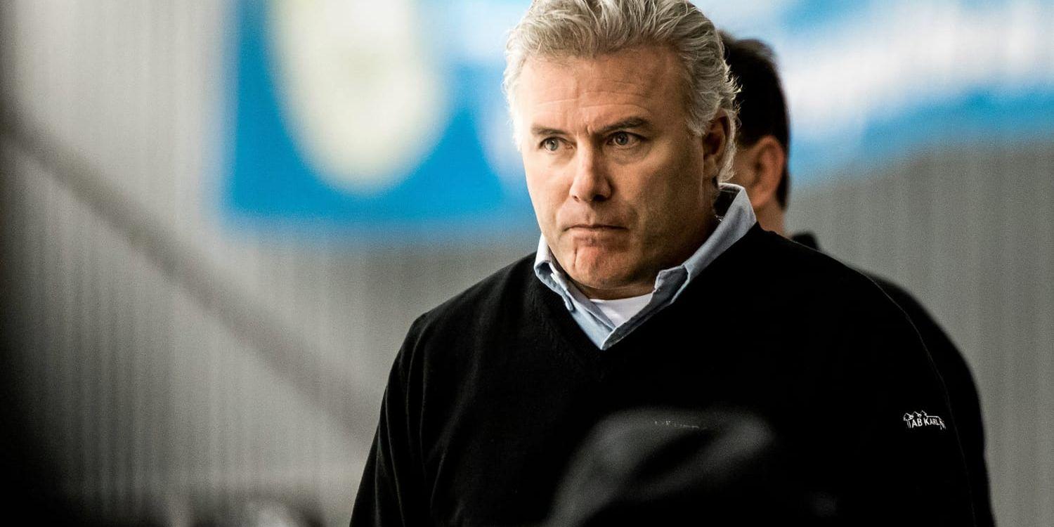 Duane Smith får lämna uppdraget som huvudtränare för Vänersborgs HC.