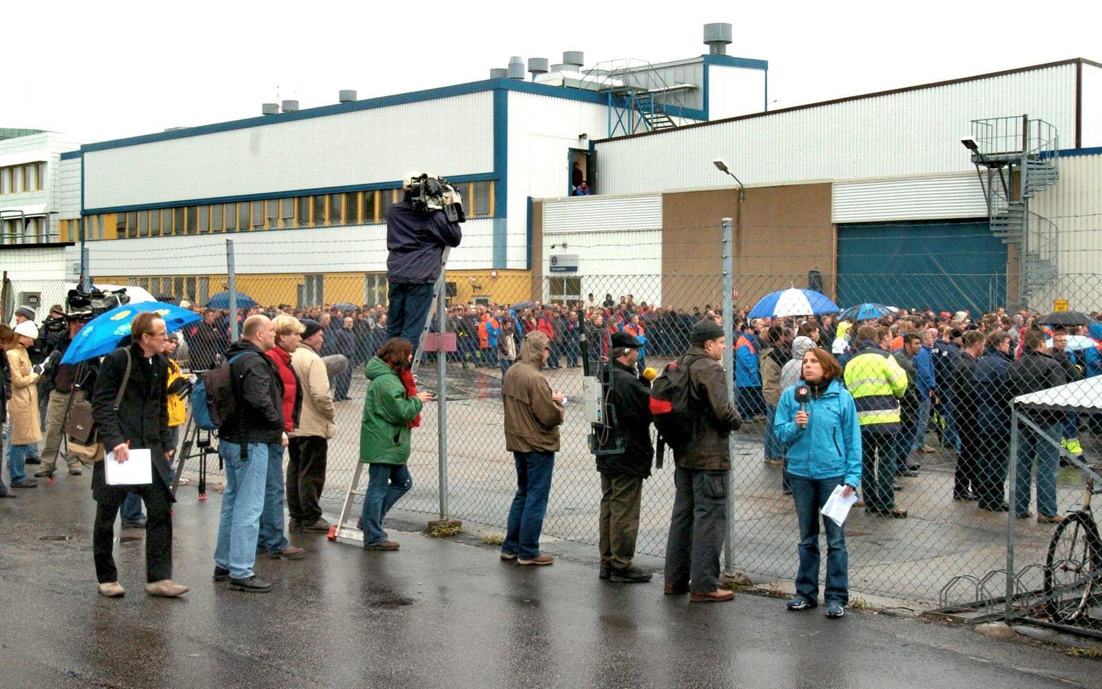 Efter varslet hölls en facklig manifestation vid Saab-fabriken  och arbetet stod stilla under totalt två timmar 
