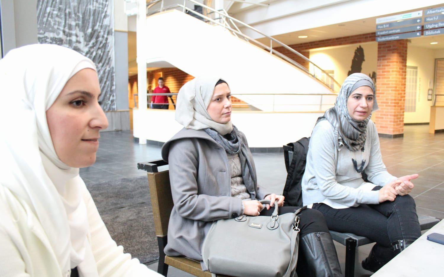 VILL MER. Arbetsförmedlingens Sara Al-Juboori och Jwana Lahham och Nisreen Jarmoukly hoppas på en fortsättning av projektet empowerment för kvinnor som pågått under hösten. Foto: Sofia Callesson