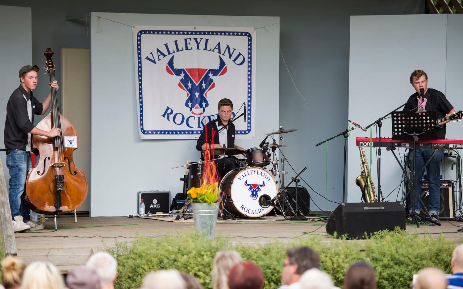Valleyland Rockers är ett lokalt band som spelar rockabilly.